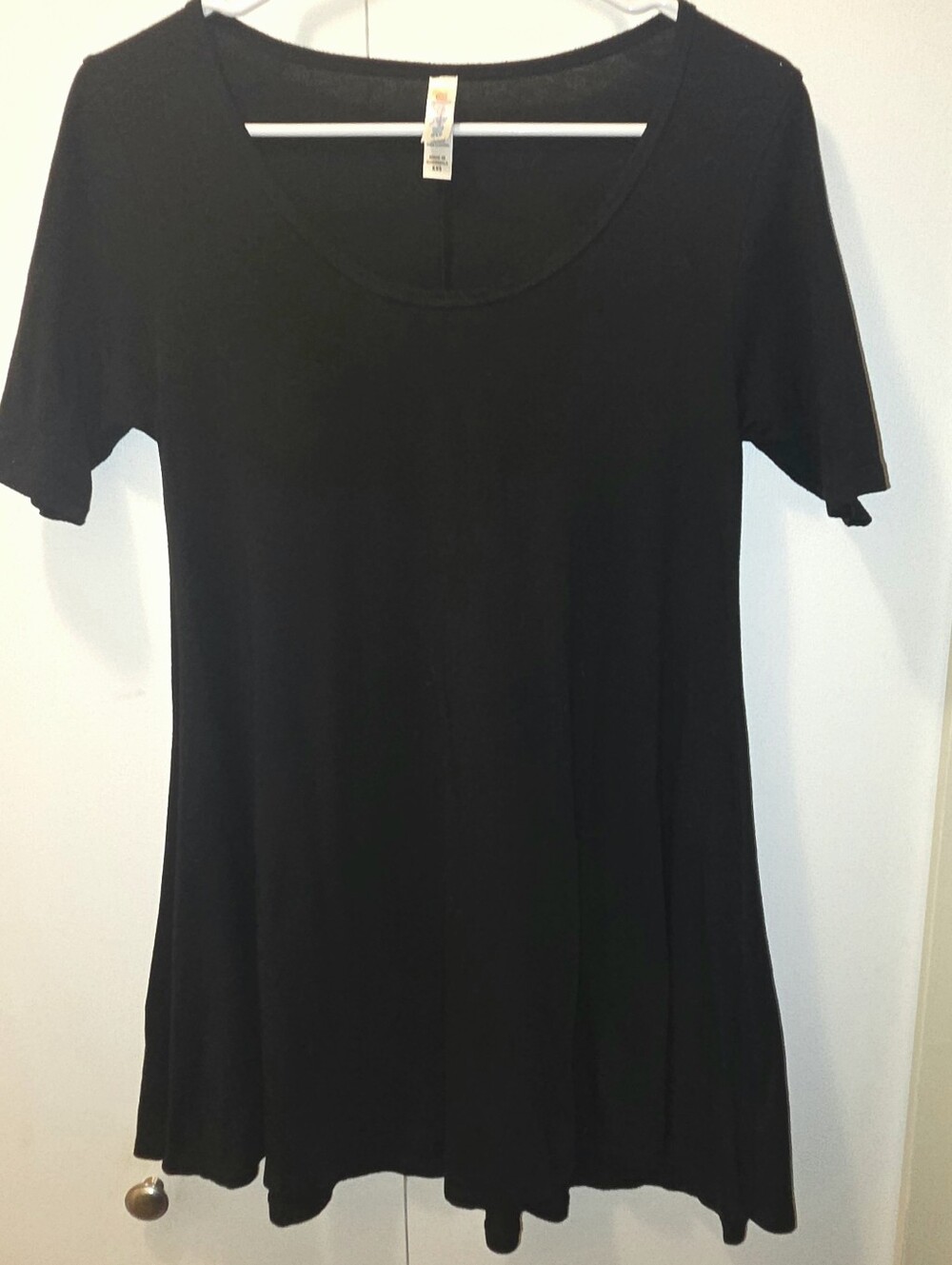 LuLaRoe Perfect T Black Scoop Neck Short Sleeve Swing Tee